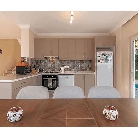 Sleeps 7 With Air Con And Wifi Villa Kalkan