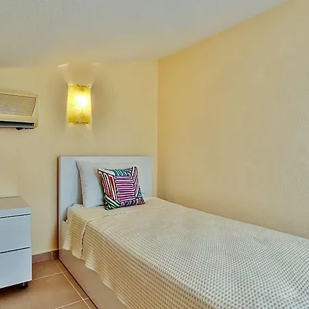 Sleeps 7 With Air Con And Wifi Villa